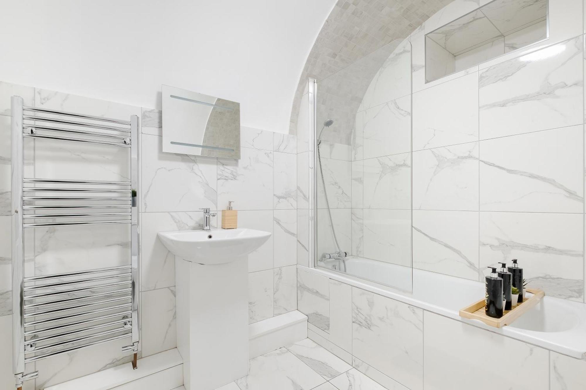 Large One Bedroom Apartment In Marylebone London Exterior photo