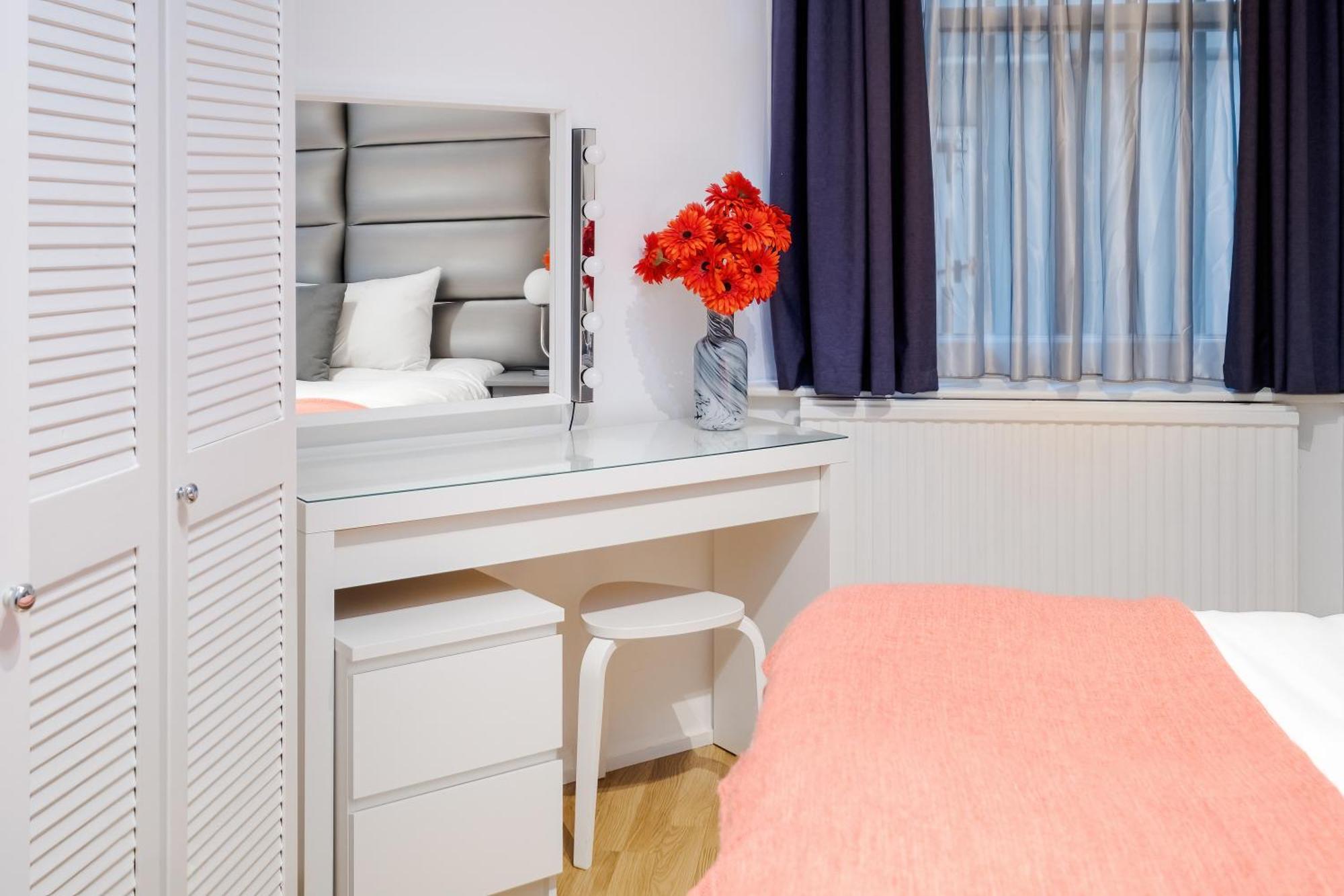Large One Bedroom Apartment In Marylebone London Exterior photo