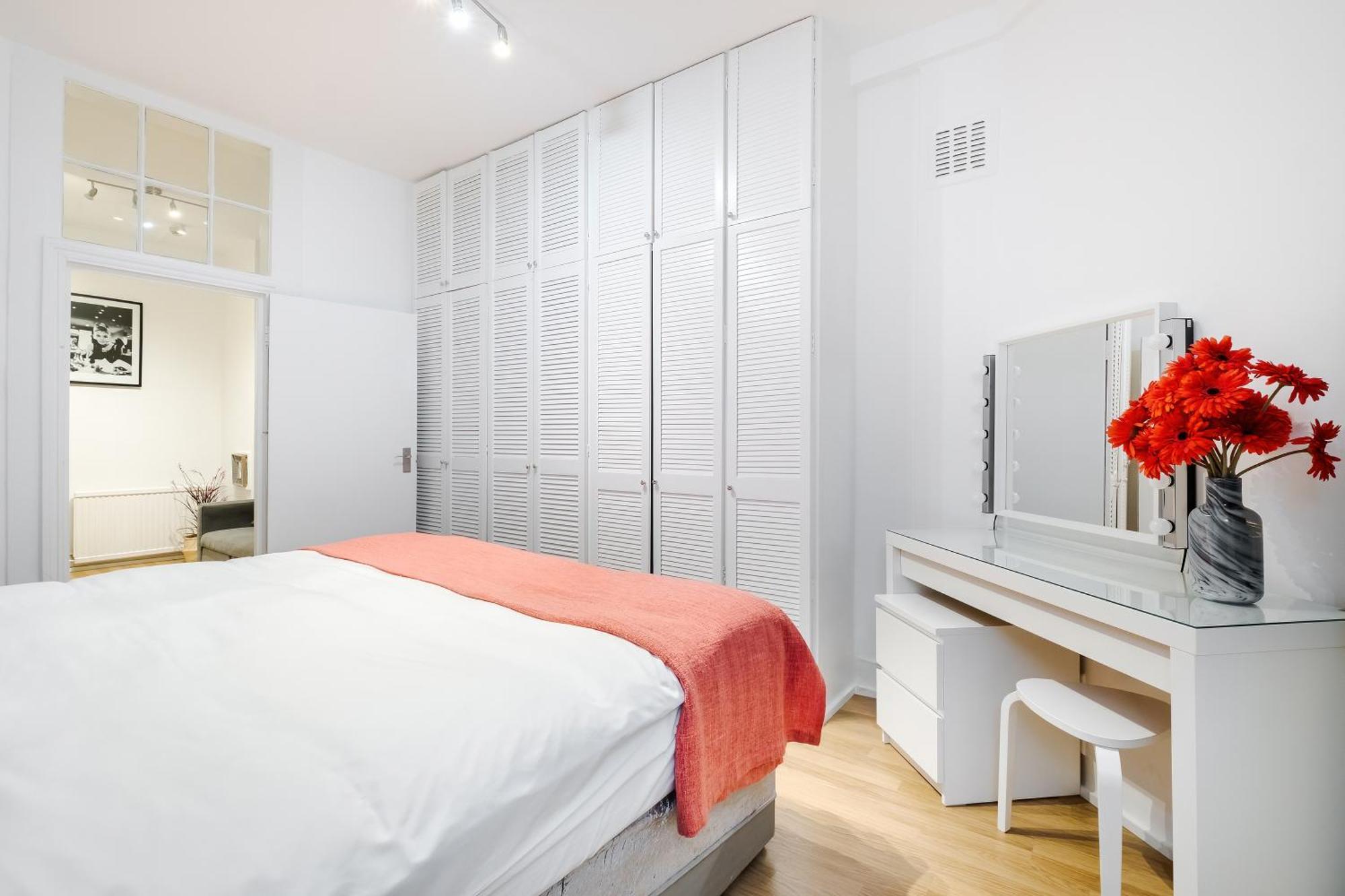 Large One Bedroom Apartment In Marylebone London Exterior photo