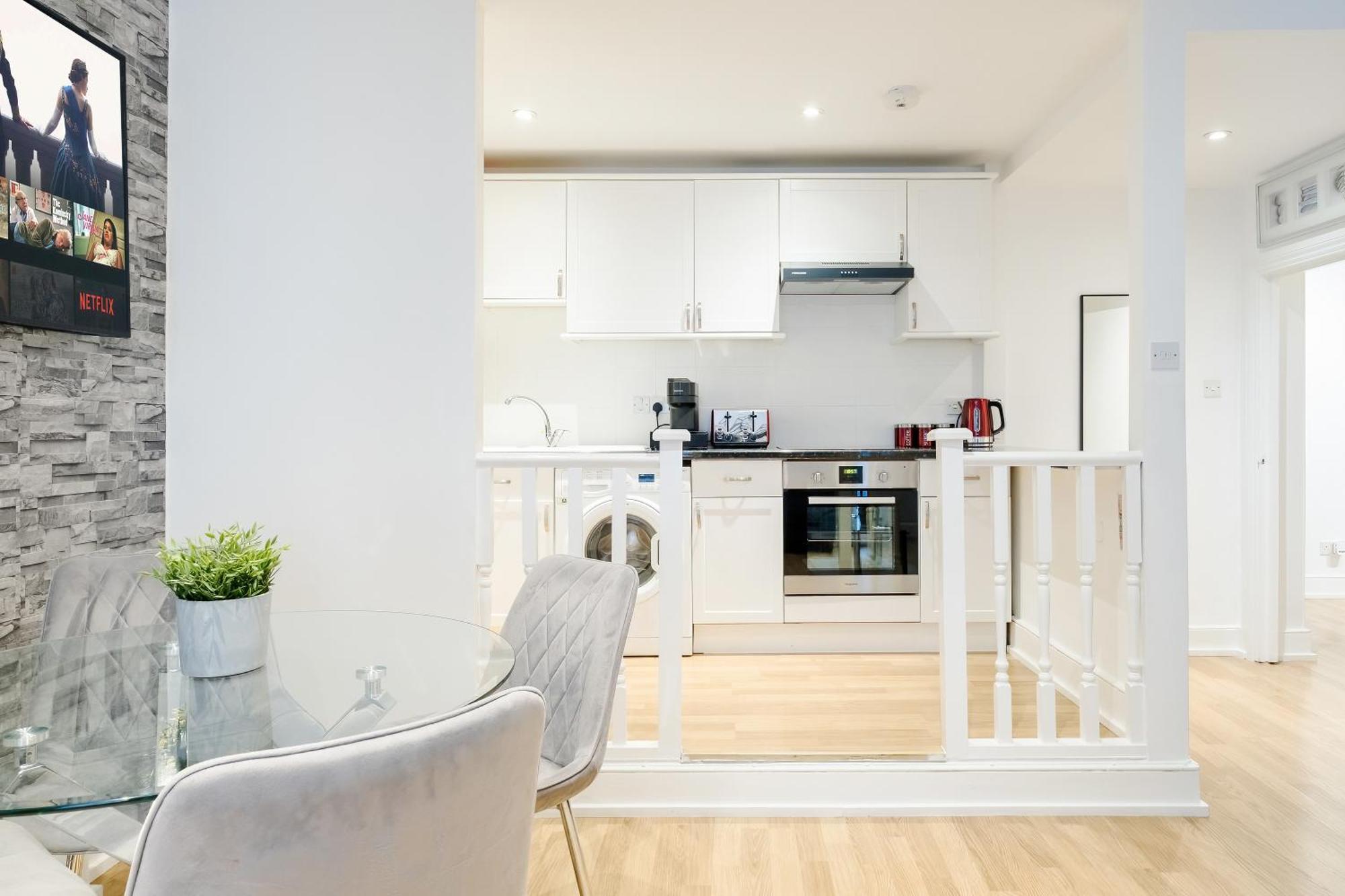 Large One Bedroom Apartment In Marylebone London Exterior photo